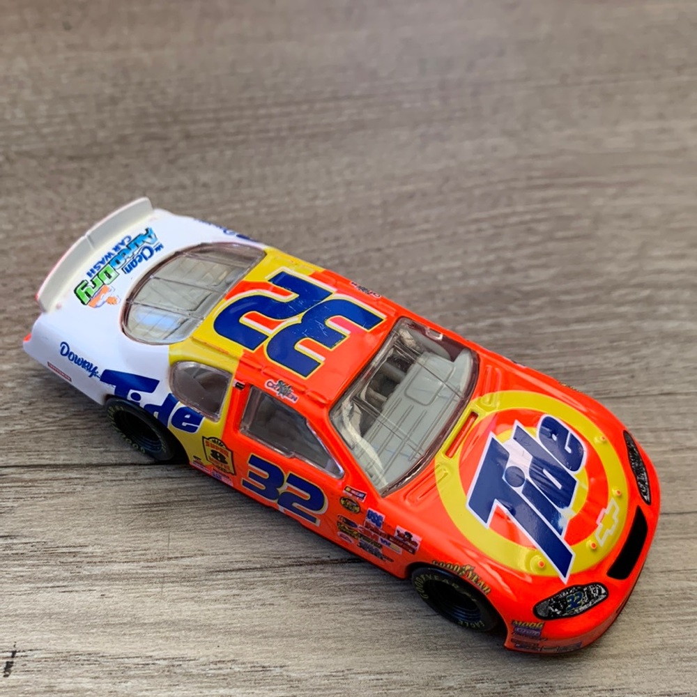 NASCAR Collectors 2004 Tide Downy Racing #32 Rickey Craven Race Car Ford Taurus